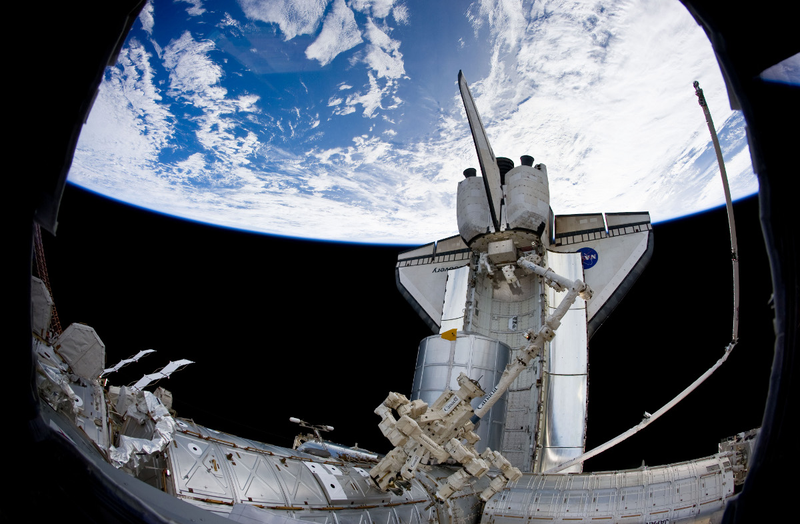 Illustration for article titled 30 Years of the Space Shuttle Program in Pictures